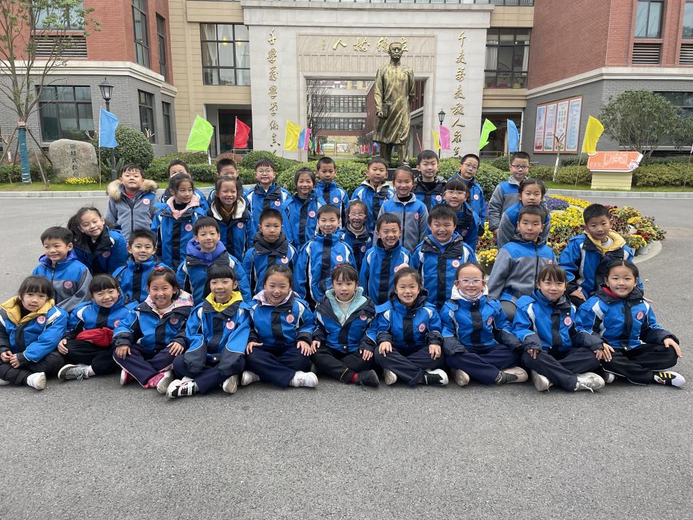 第五周升旗仪式新闻稿_html_1df4379d.jpg