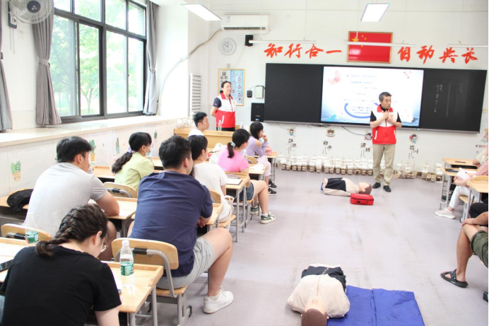 【知行晓庄】学急救知识，为生命保驾护航——记晓院附小教育集团2023年暑期急救培训活动