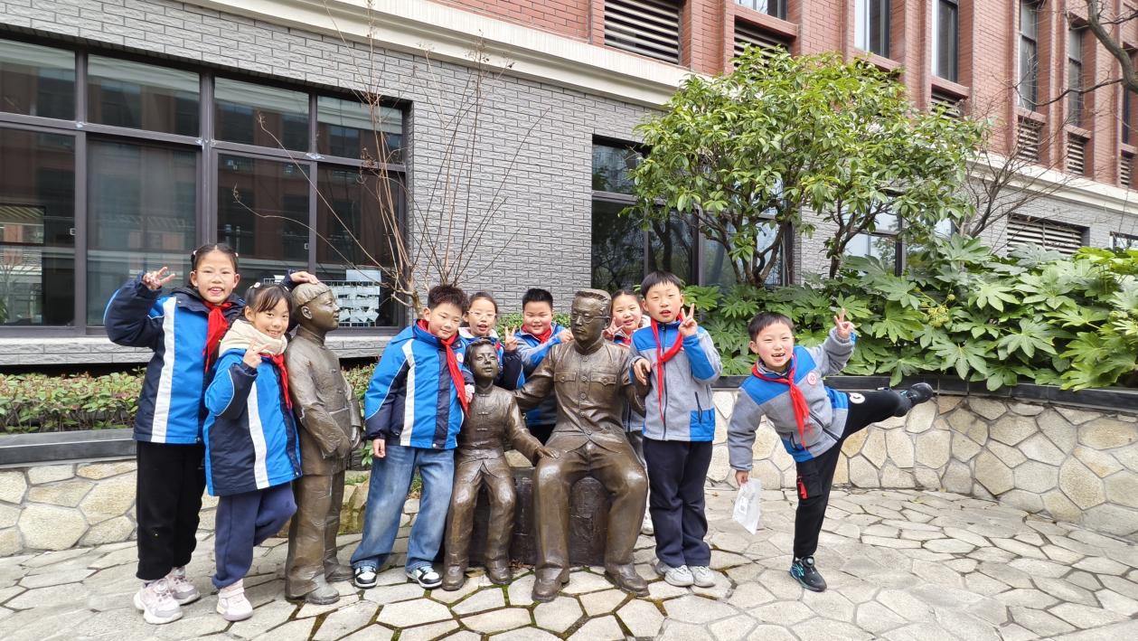 2025.3.5 晓庄小学98周年校庆_html_3c88fd04.jpg