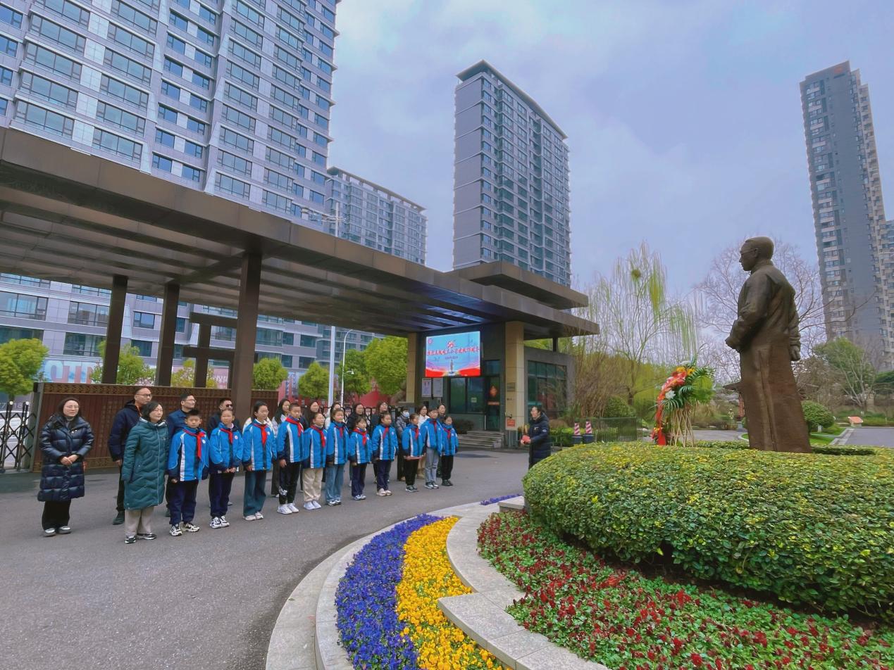 2025.3.5 晓庄小学98周年校庆_html_2cf57c40.jpg