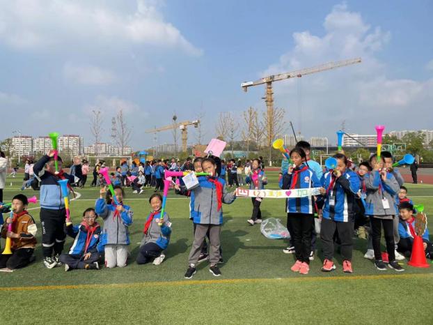 晓庄小学“校长杯”足球班级联赛赛程报道（三）_html_m7ccaa4b.jpg