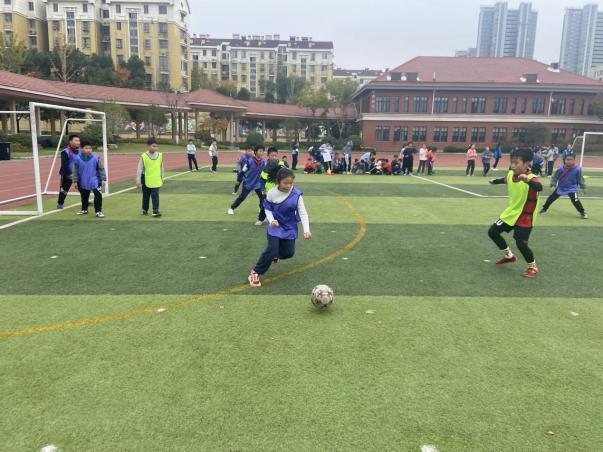 晓庄小学“校长杯”足球班级联赛赛程报道（三）_html_7be211d2.jpg
