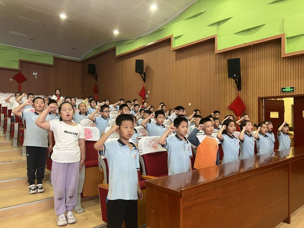 队前培训新闻稿_html_mec1d395.jpg