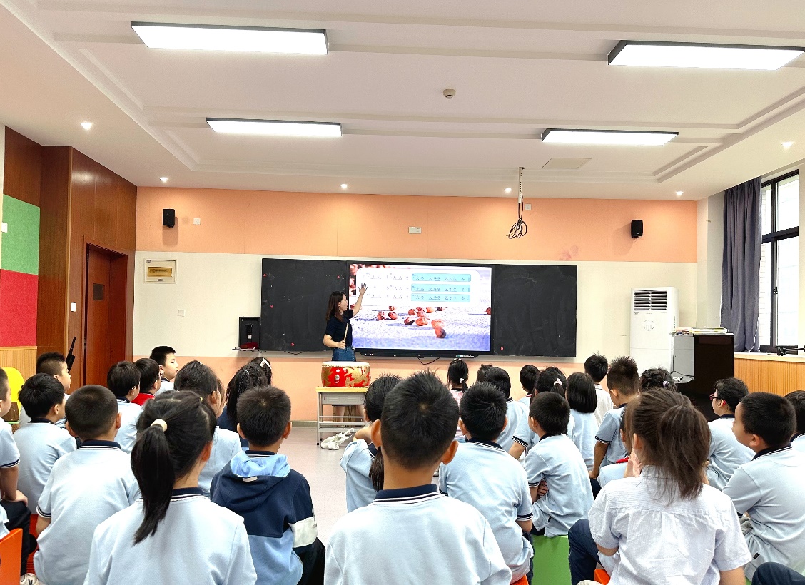 “音”悦你我，“乐”享教研——记南京市晓庄小学音乐组校本主题研修活动 (1)_html_62e2331d.jpg