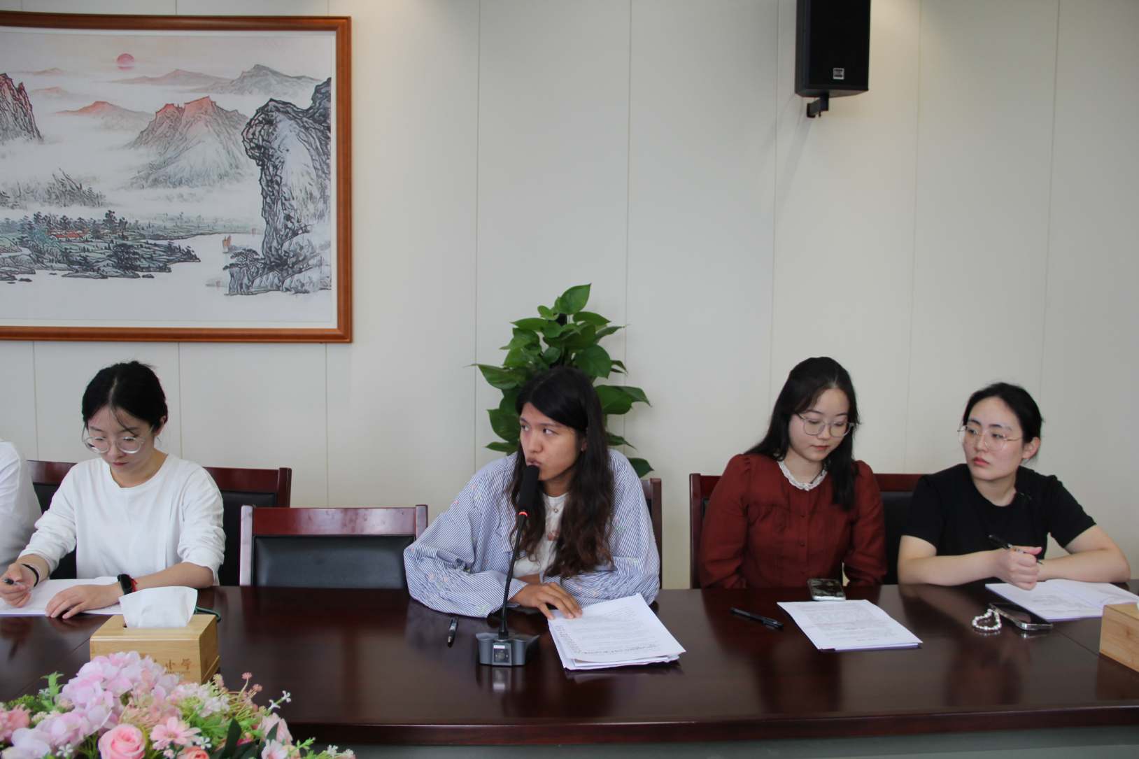 聚焦常规教育  促进习惯养成——一年级班主任工作例会新闻稿_html_538f0c3b.png
