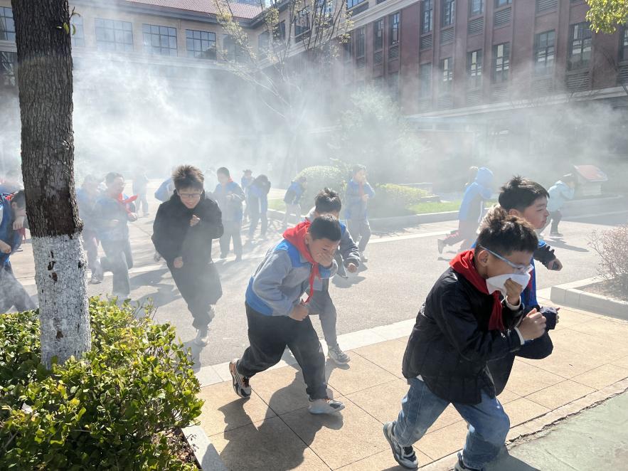 20250321消防应急演练报道_html_5303e700.jpg