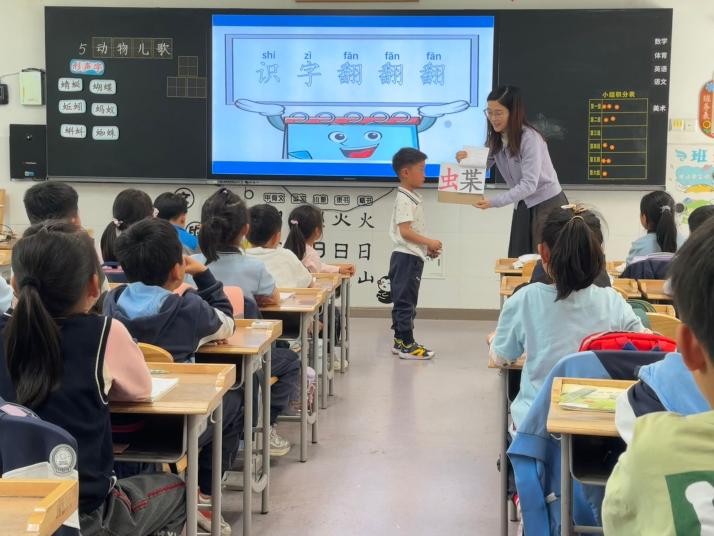 【知行晓庄】聚焦简约课堂 优化学习方式——记南京市晓庄小学低语组校本研修活动（四）