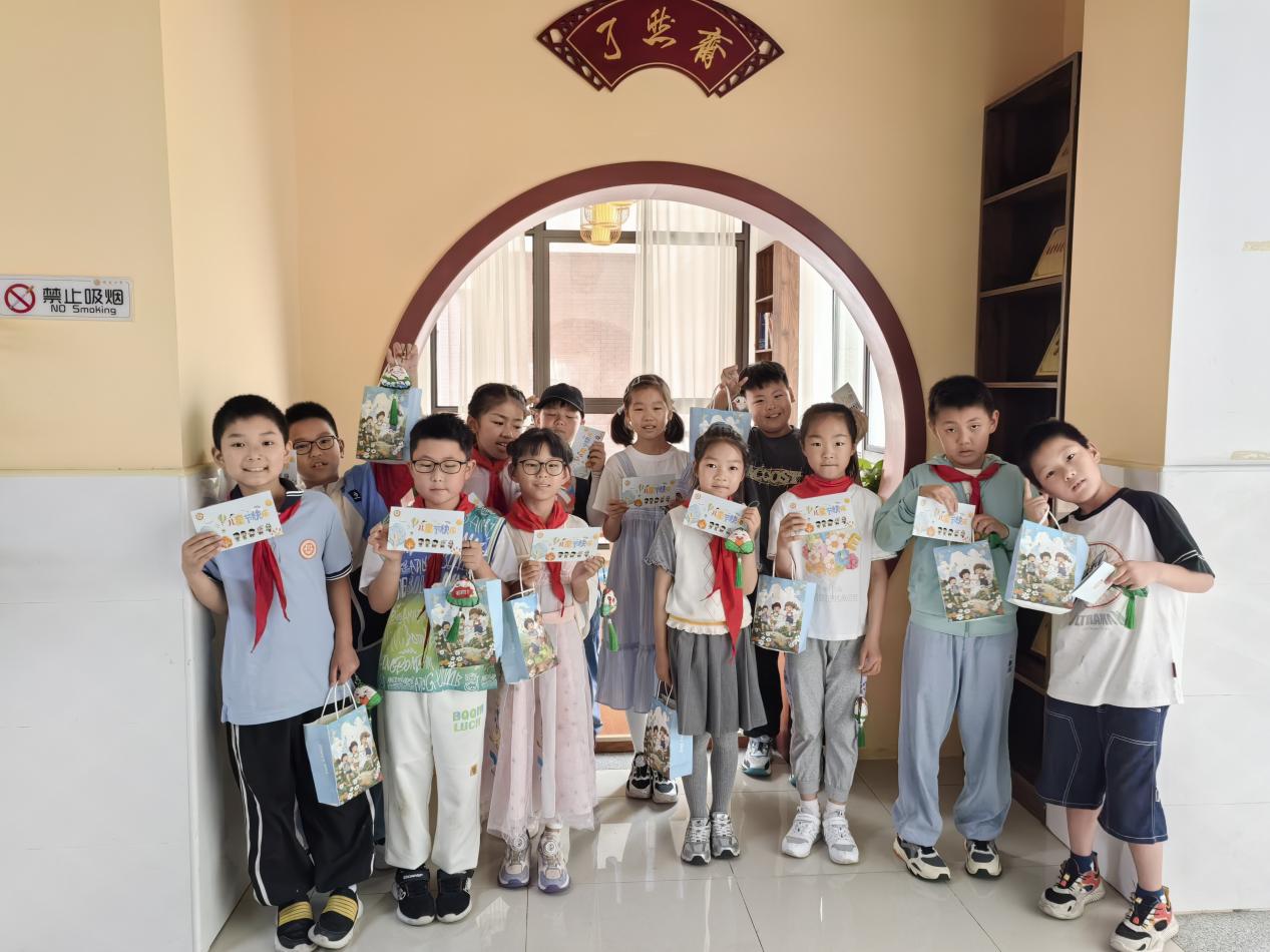20240602我和导师过六一_html_369a3140.jpg