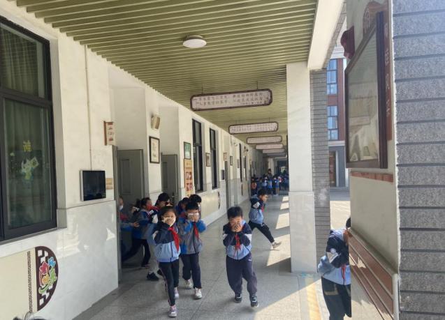2023.4.27消防疏散演练报道_html_35010b70.jpg