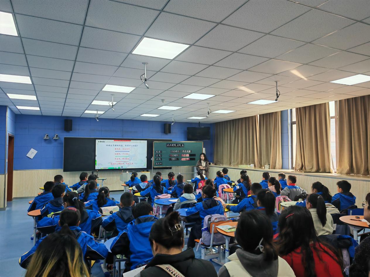 20241125四年级家长开放日新闻稿_html_1196e17a.jpg