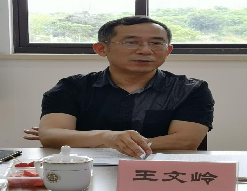 守望简约——《小学“简约语文”教学创新实践研究》的预结题论证会新闻稿_html_5ca2c3e5.jpg