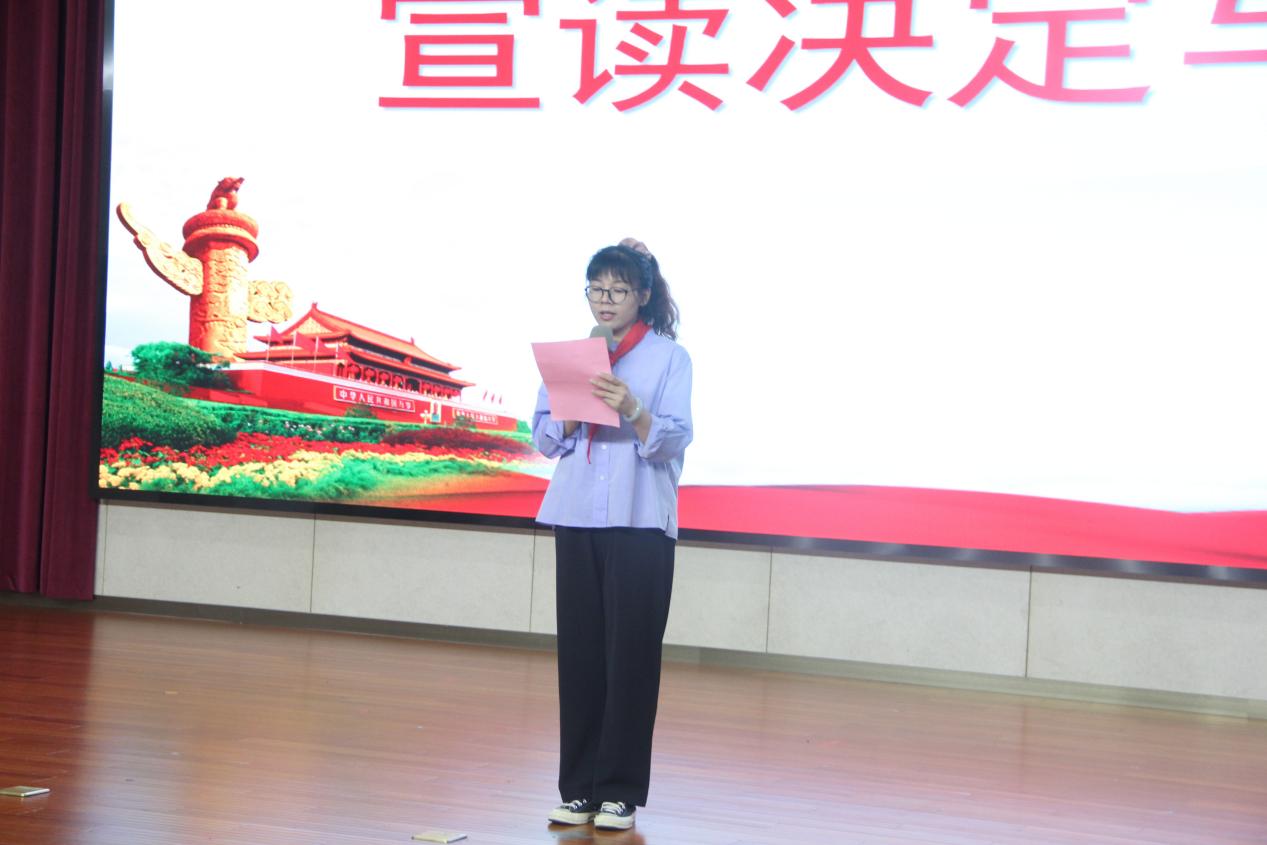 入队仪式新闻稿(1)_html_m5b00a194.jpg