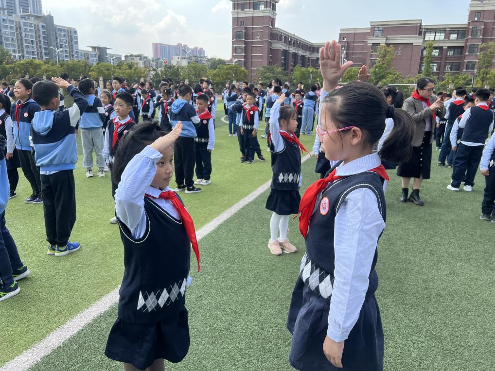 入队仪式新闻稿(1)_html_m4e628b5f.jpg