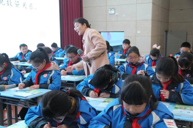 周二区级教研活动新闻稿_html_m678d8dd2.jpg