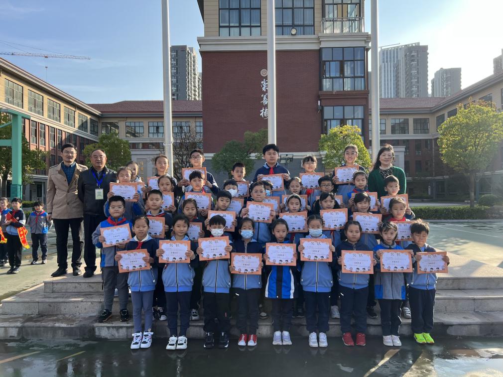 10.消防驻心间 安全助成长(1)_html_m716421d1.jpg