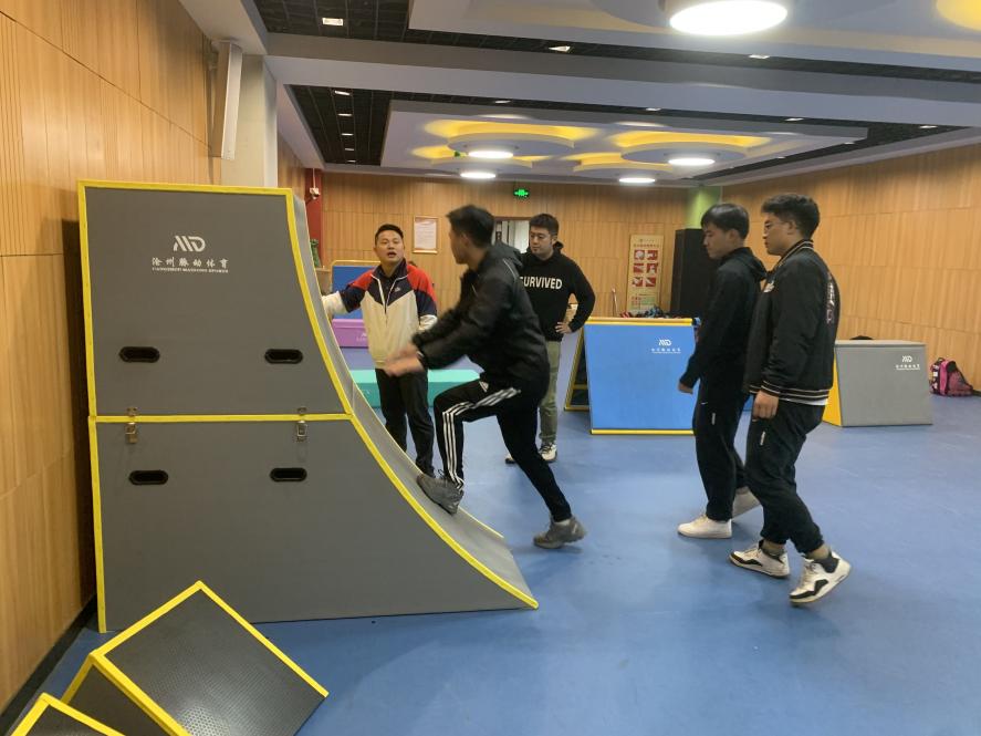 启发20231101（体育）式教学法在体适能教学中的应用—南京市晓庄小学体育组校本研修活动(1)_html_16d457fa.jpg