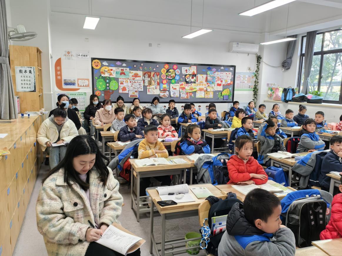 聚焦文本核心 精简教学设计——记南京市晓庄小学语文组校本研修活动 (15)_html_7fbf360c.jpg