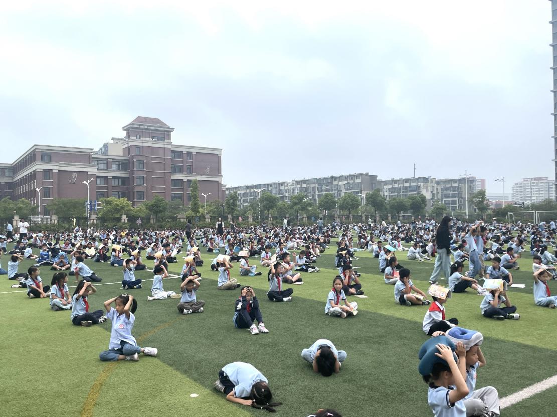 20240930地震逃生疏散演练报道 (1)_html_m50ea4436.jpg