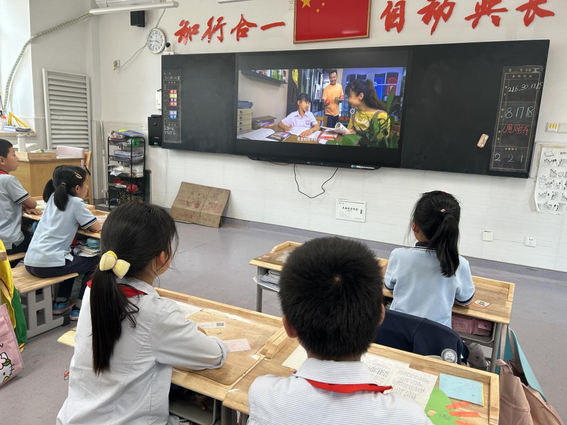 南京市晓庄小学法治宣传教育周活动新闻稿_html_m145d0c59.jpg