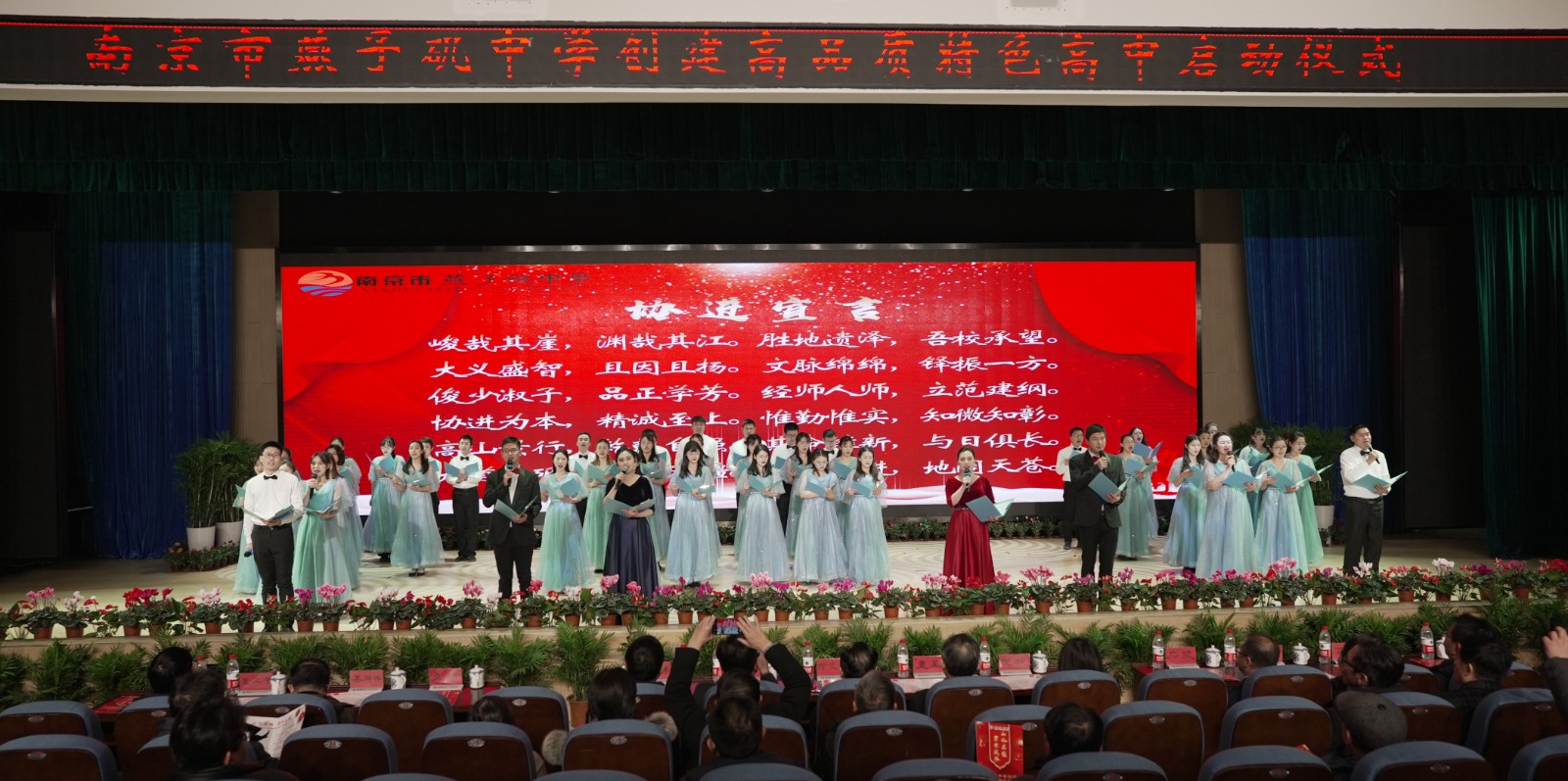 教师朗诵.JPG 教师朗诵.JPG