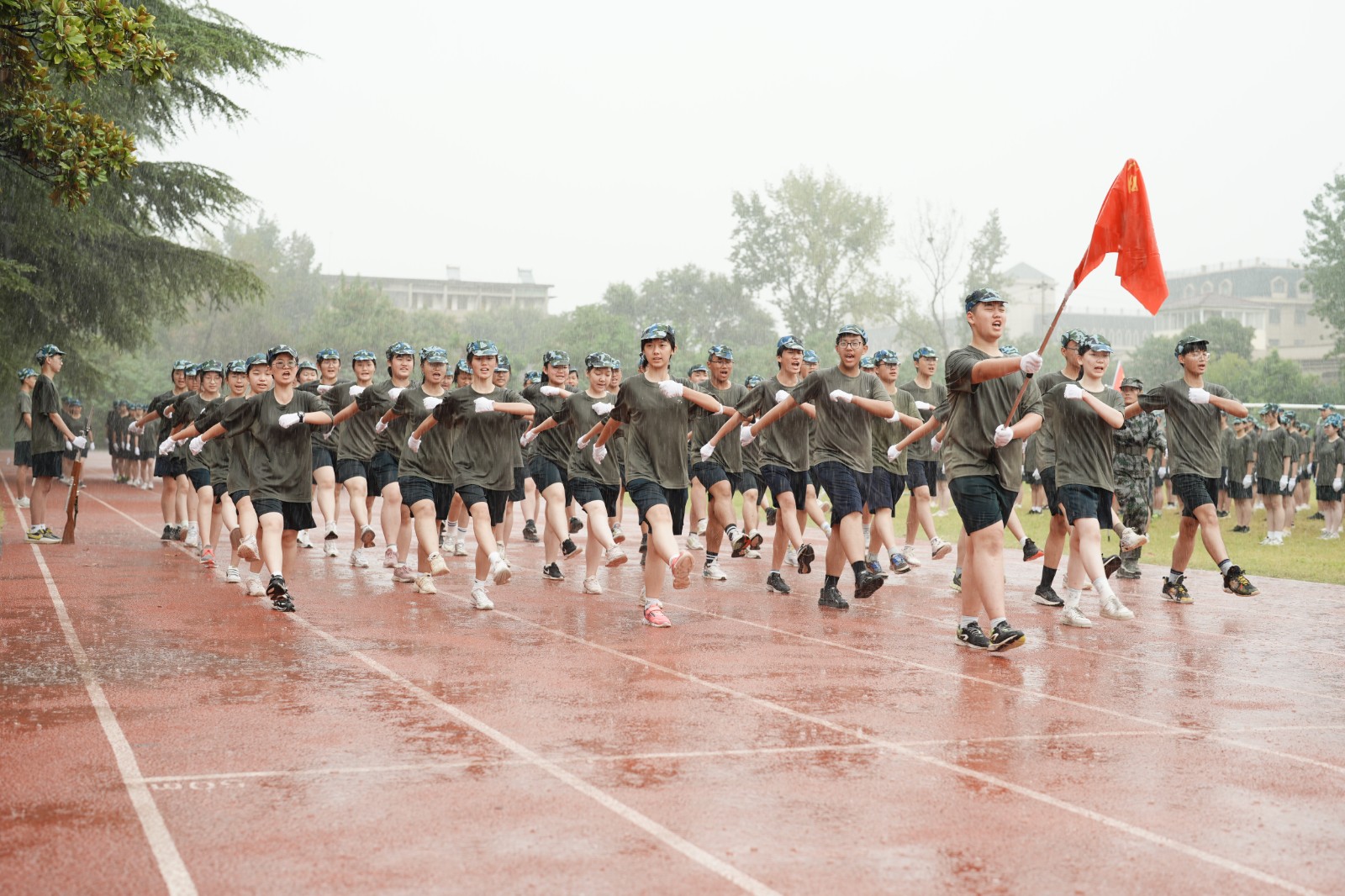 军训结营篇第三段后2.JPG