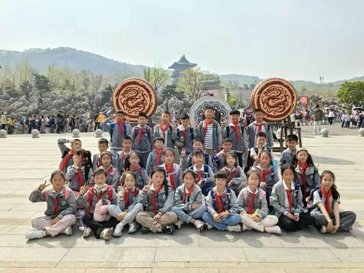 4.9“探春寻韵，共赴自然与文化的盛宴”——记靖安小学春季社会实践活动_html_m7bdecda2.jpg