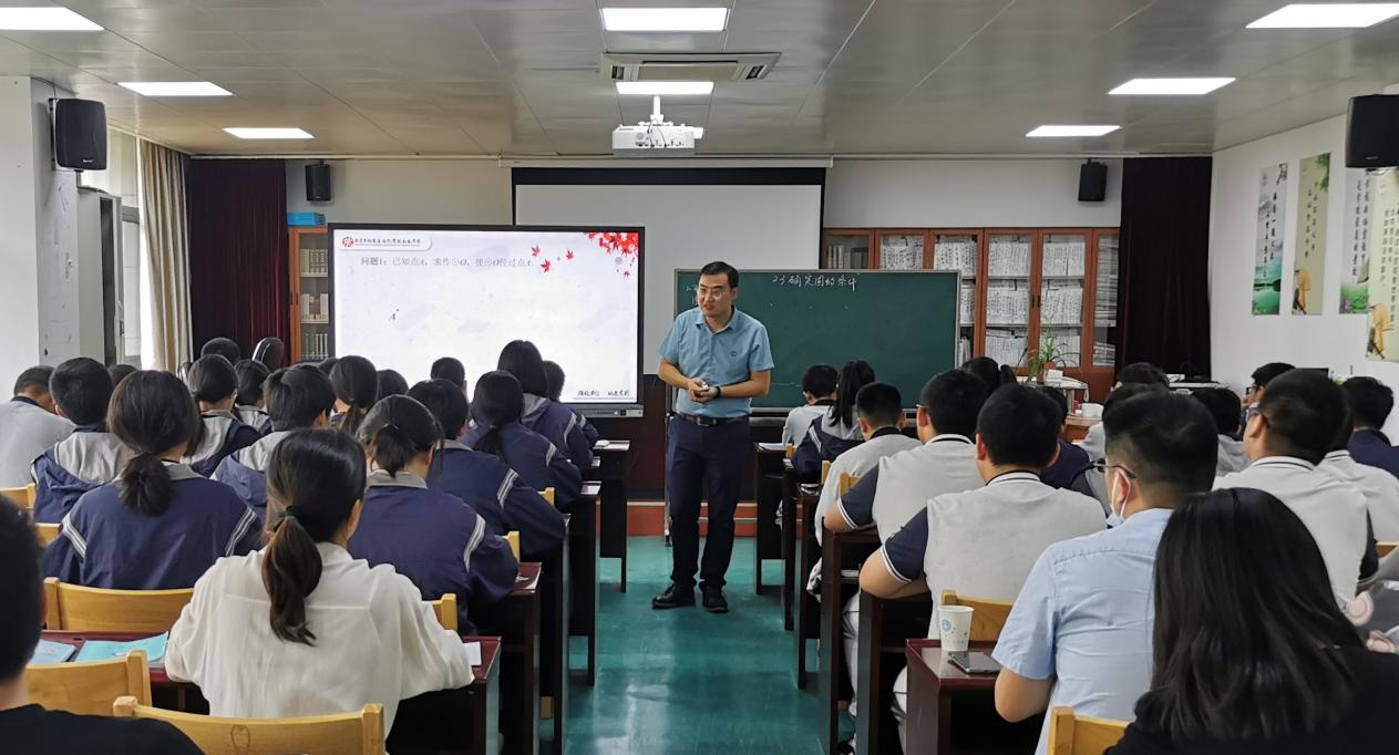 【融进教学】“教研花开 馨香满怀”——栖霞区九年级圆的分层教学专题研讨活动_html_47e85c20.jpg