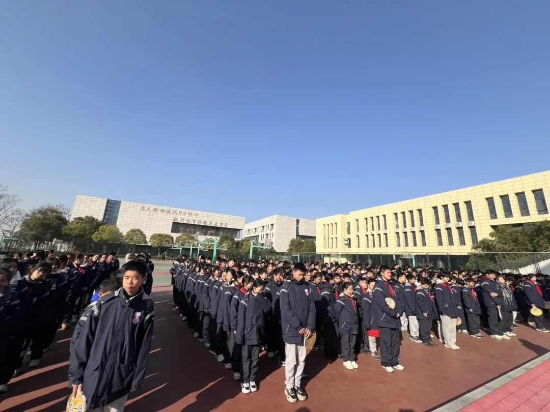1.1 晨启逐梦舟   期末破浪行——第四十五期    实初尧化晨勉_html_45ee54d1.jpg