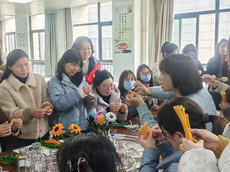 2024.3.8春风如你 灼灼芳华——实初尧化举办庆祝三八“妇女节”活动_html_m4bb97302.jpg
