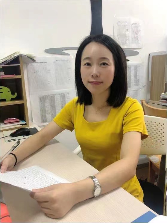 副本【融进名师】做学生的良师  也做学生的益友——记我校优秀教师戴梦雅_html_57997b0f.jpg