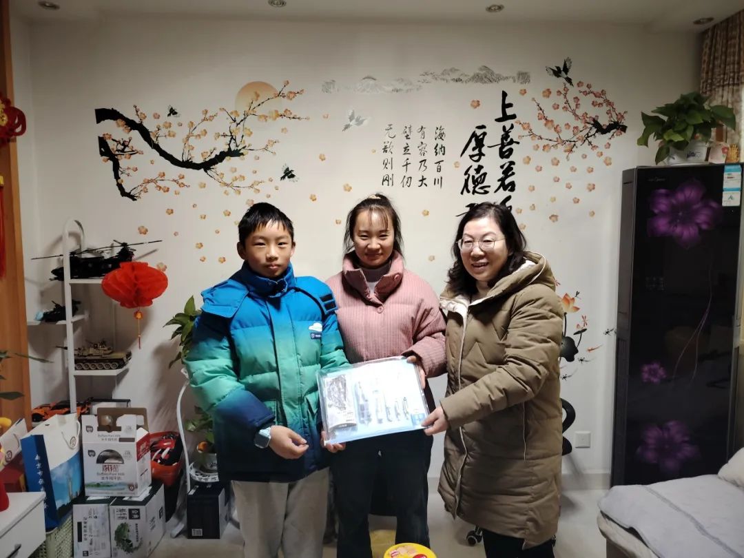 2.12【融创德育】家校“零距离”   共画“同心圆”——实初尧化七年级家访活动_html_m5e684b4c.jpg