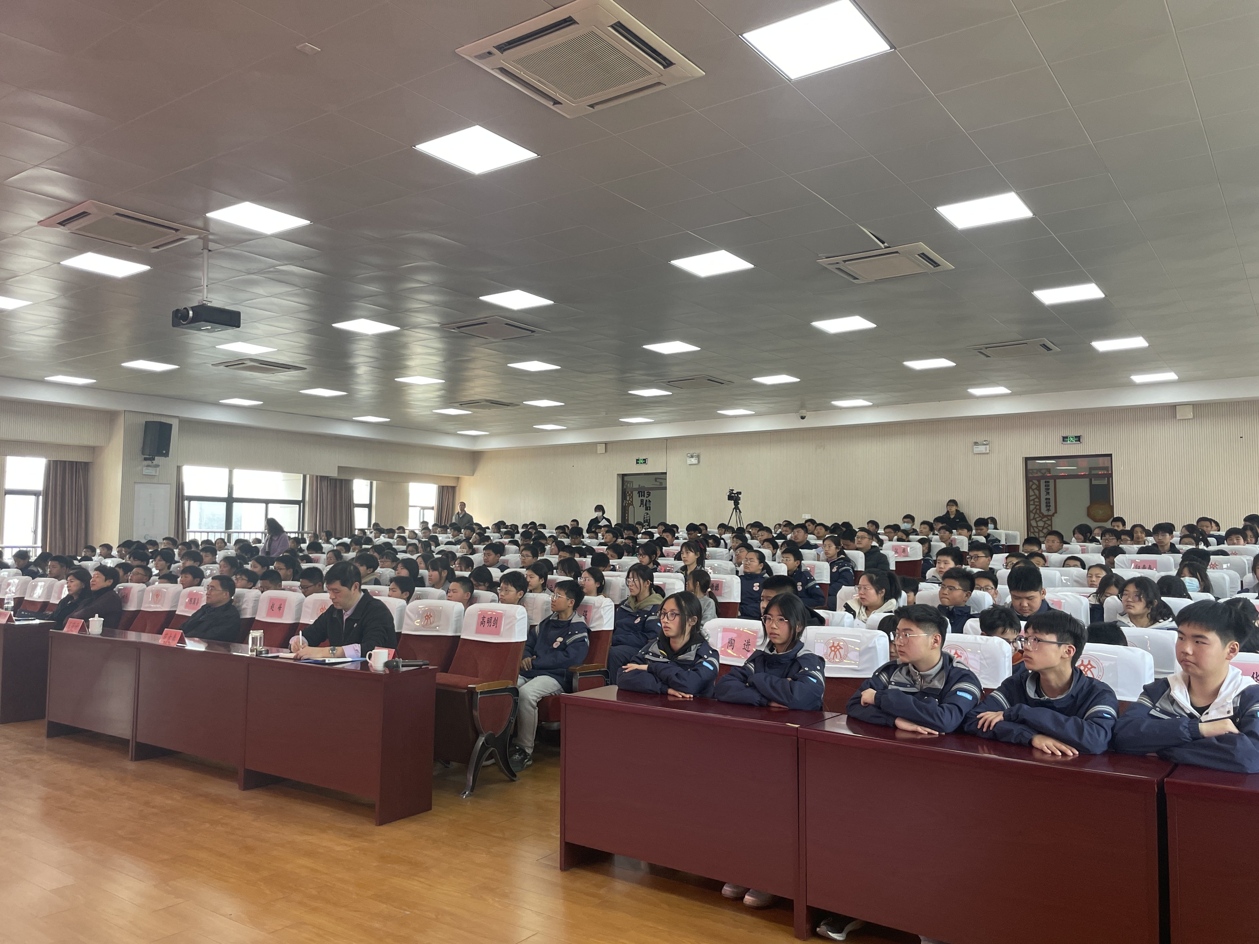 【融进德育】弘扬伟大精神，争做时代好少年_html_m58b8592b.jpg