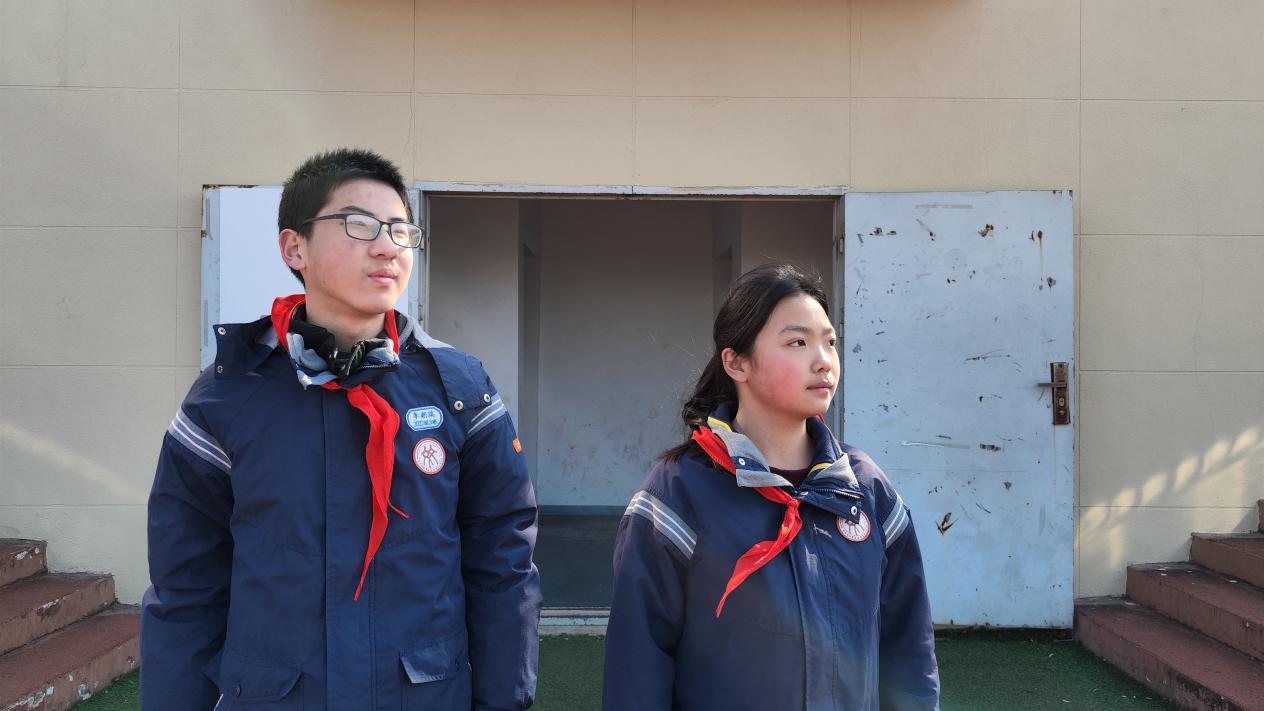 2.24升旗仪式报道_html_3f9ffc62.jpg