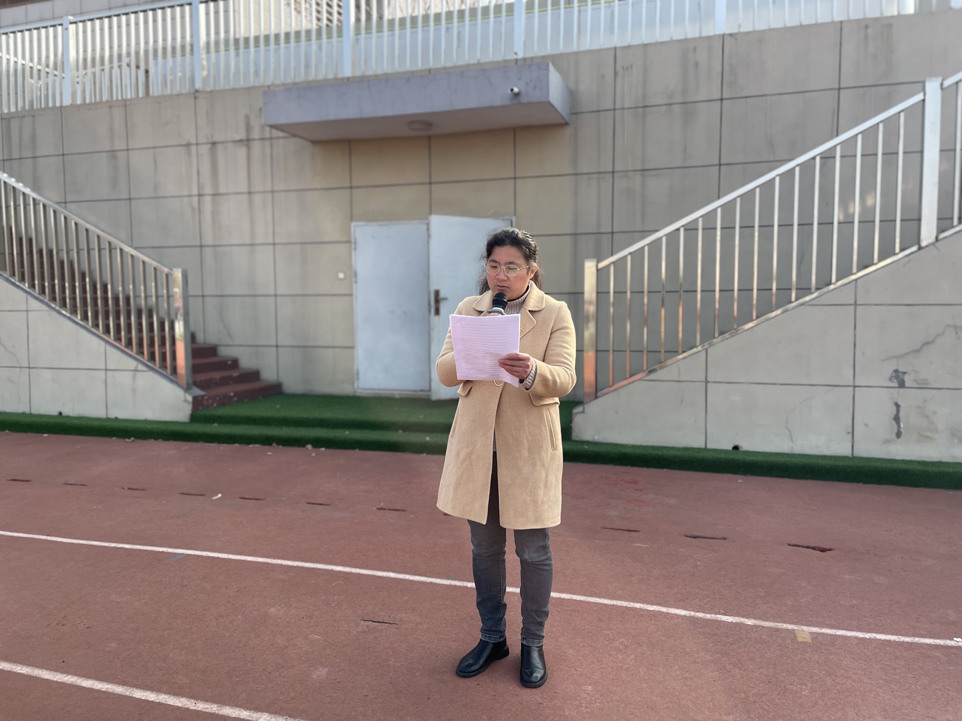 传承雷锋精神，倡导时代新风(1)_html_b98bde4.jpg