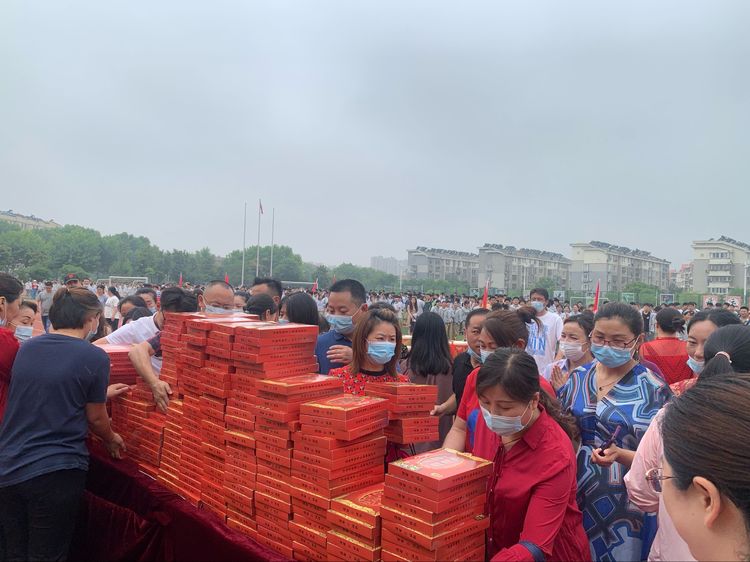 2021.6.17不负韶华  追梦前行——实初尧化初三送考壮行仪式_html_m4bb96aa9.jpg