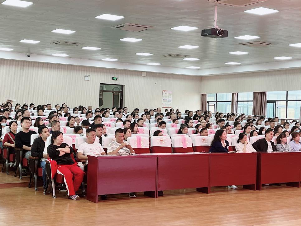 学会好好说话 让爱稳稳传达.八年级家长会docx_html_5f4d0934.jpg