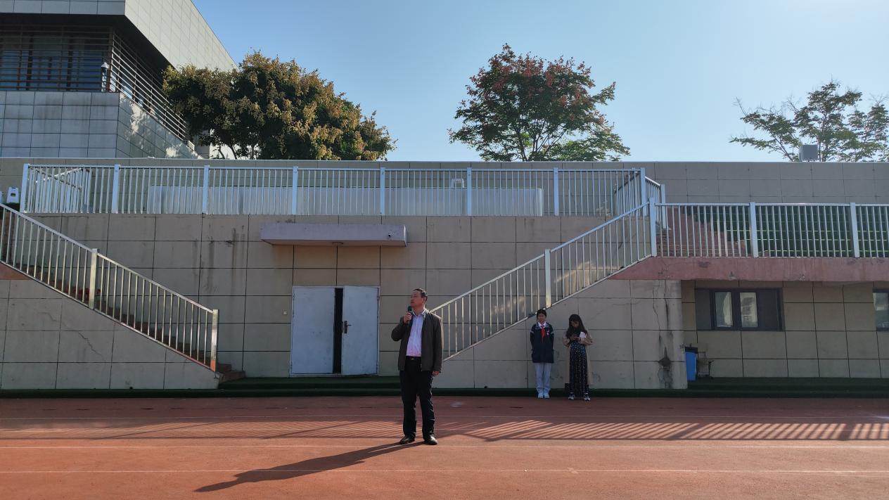 5升旗仪式报道20231016(1)_html_418a563b.jpg