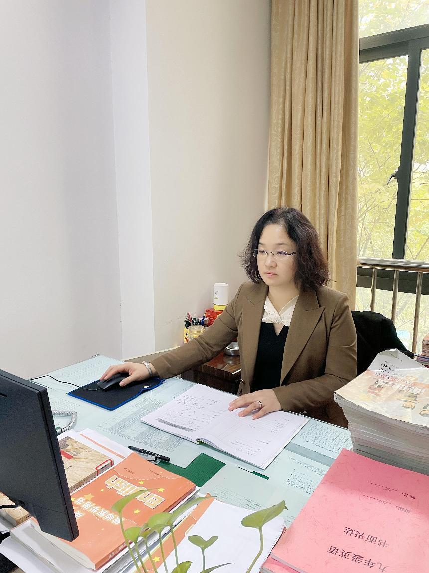 9.29 先进人物许芳_html_m38d8cd4e.jpg