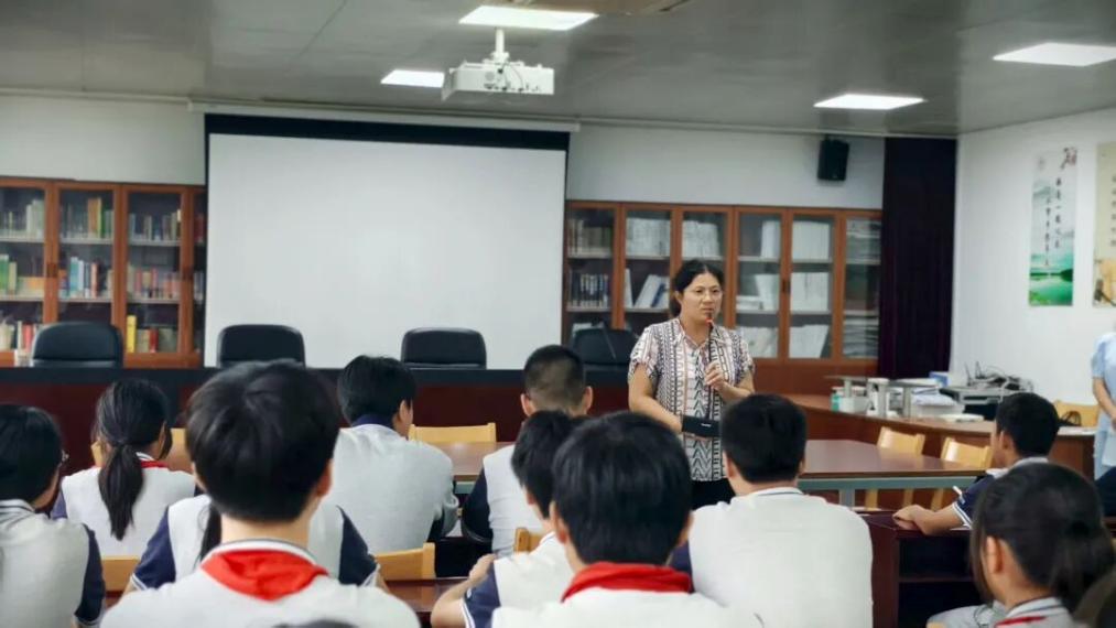 9.12【融创德育】强班级管理 促早读提升——八年级班委与课代表专项会议_html_44564041.jpg