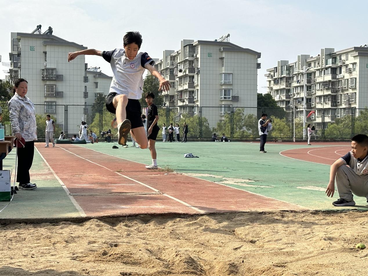 10.12 运动会_html_m1cb73417.jpg