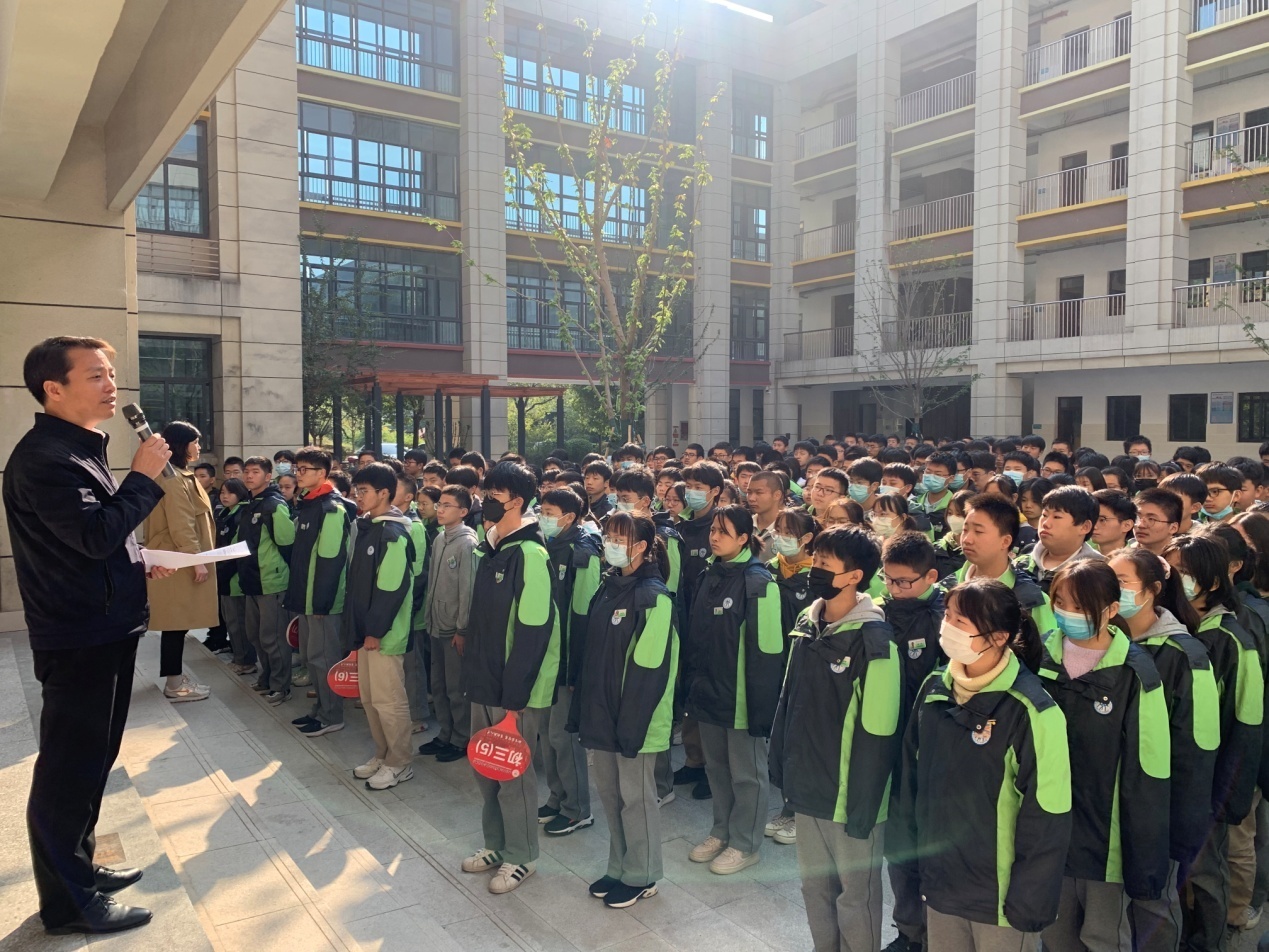 2021.10.22勤勉向上 奋力前行——实初尧化晨勉系列活动一_html_m1c2d6ffc.jpg