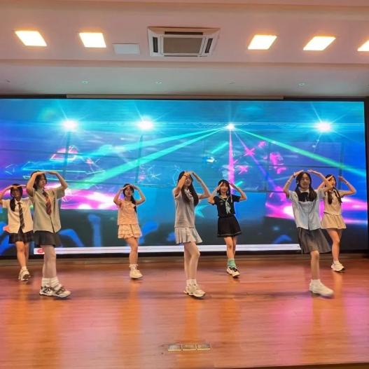 6.29【融创德育】青春不散场  扬帆再启航——南京市栖霞区实验初级中学（尧化校区）隆重举行2025届初三毕业典礼_html_m35b2c8ab.jpg