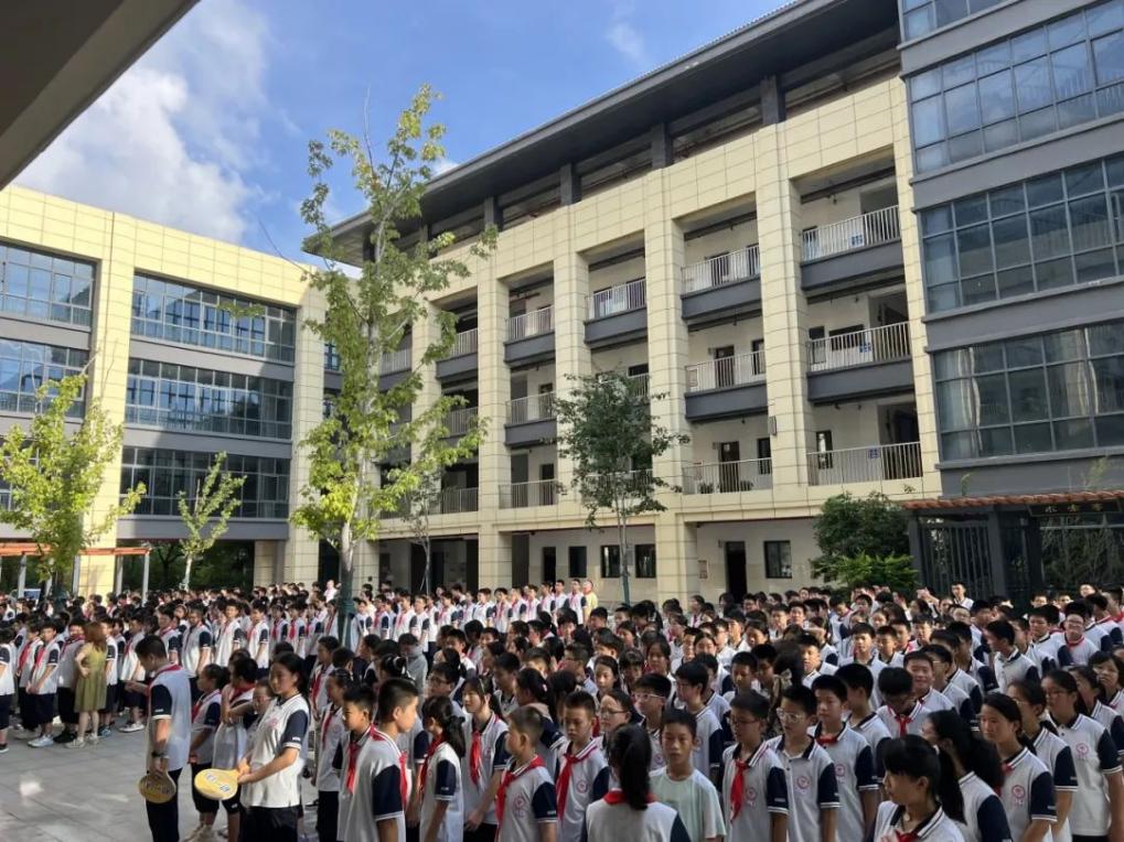 【融创德育】以规矩为引，向目标前行——实初尧化暮省_html_m1e20bb57.jpg