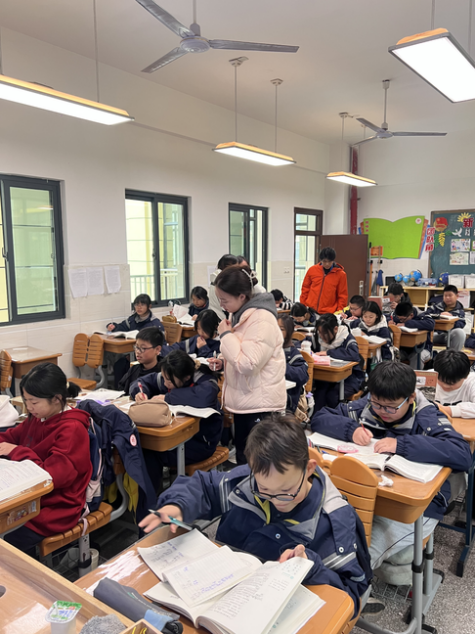 南特语言学院学生来我校见习纪实_html_43b9e03a.png