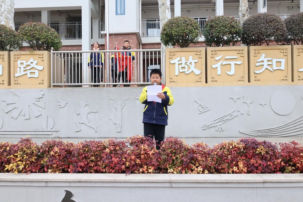 【升旗仪式】0304_html_f449702.jpg