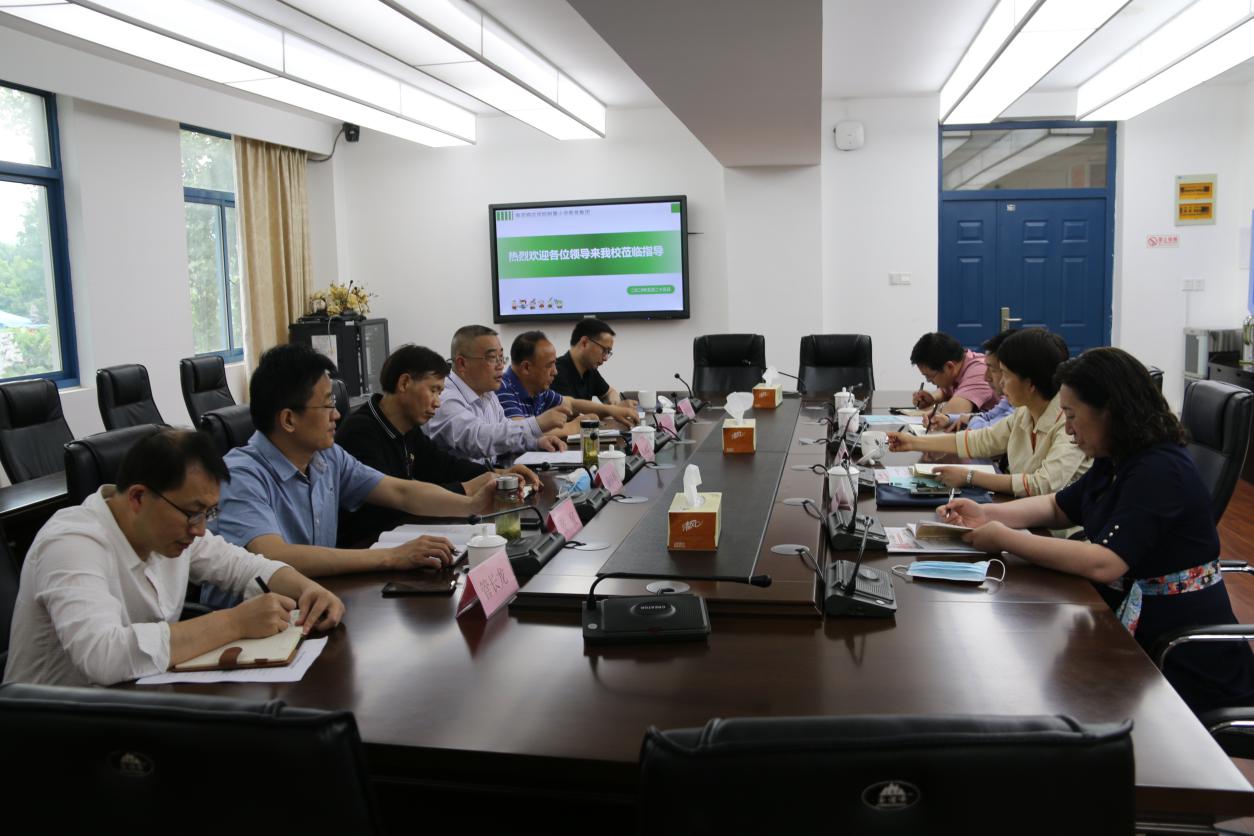栖霞区卢静区长调研附小教育集团-改_html_m1db6314c.jpg