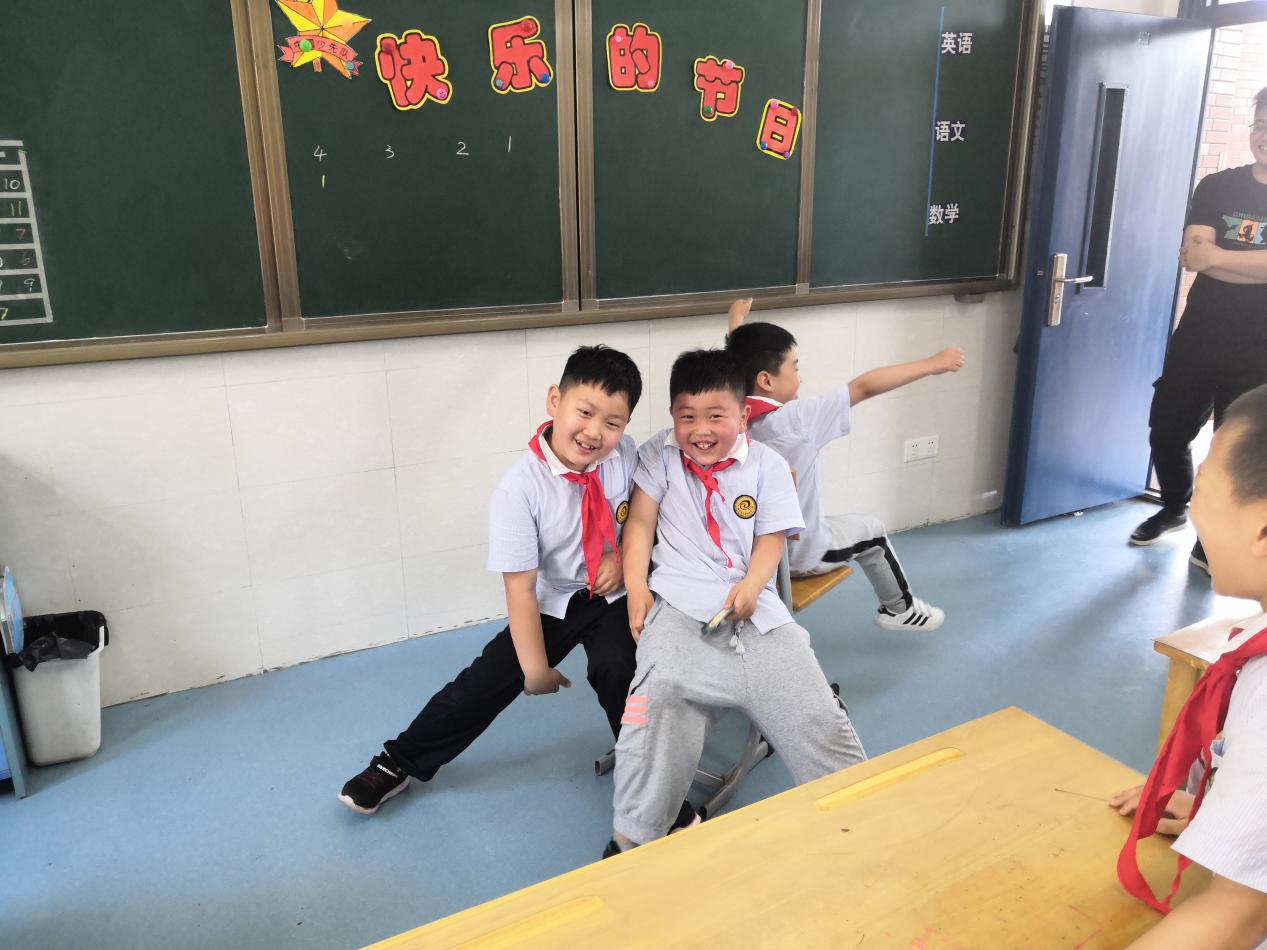 六一活动报道-改_html_m15b67d98.jpg