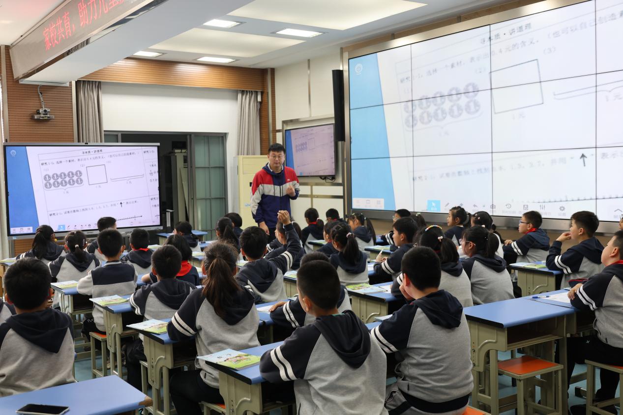 新闻稿家长开放日_html_m780c2206.jpg