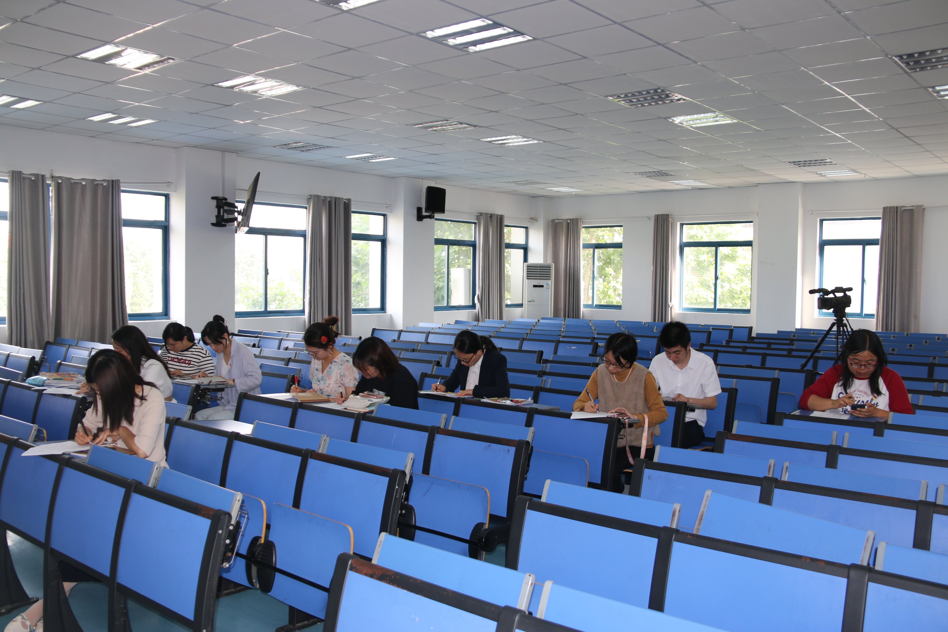 科研视导明方向，精准把脉提质量_html_19e56596.jpg
