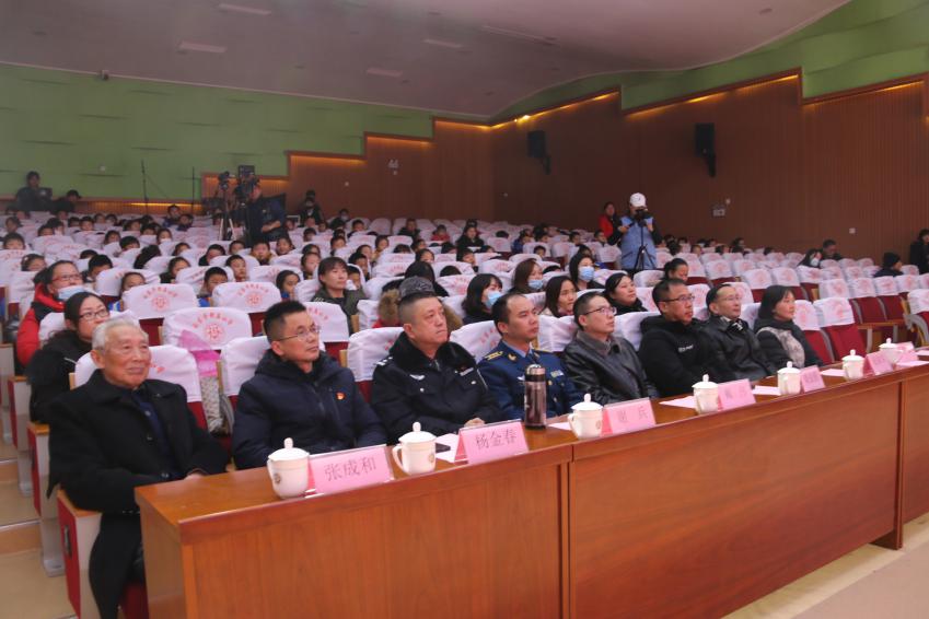 生活实践展风采  知行合一育陶娃-房校改_html_5cdead94.jpg